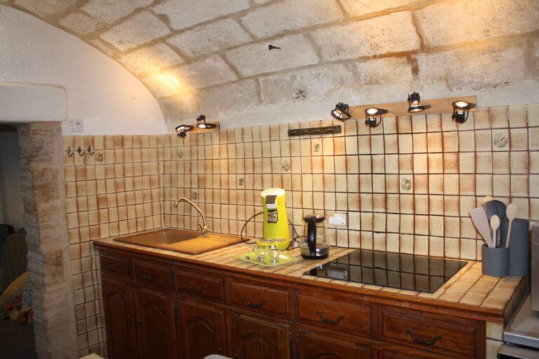 Café , thé , confiture vous attendent pour votre premier petit déjeuner